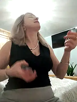 Snapshot of AhlyssaLove1155 chatting on February 2026 07:18:01 PM AhlyssaLove1155 online show from February 2026 07:18:01 PM