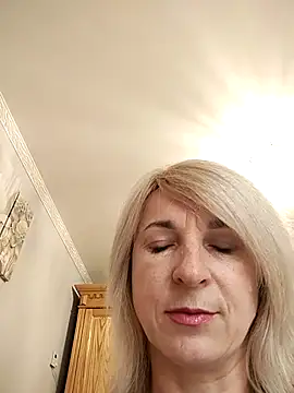 AhlyssaLove1155 online show from May 2026 04:16:01 PM