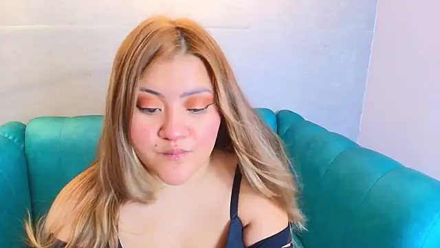 Sofia  Saenz online show from December 2025 12:11:02 PM