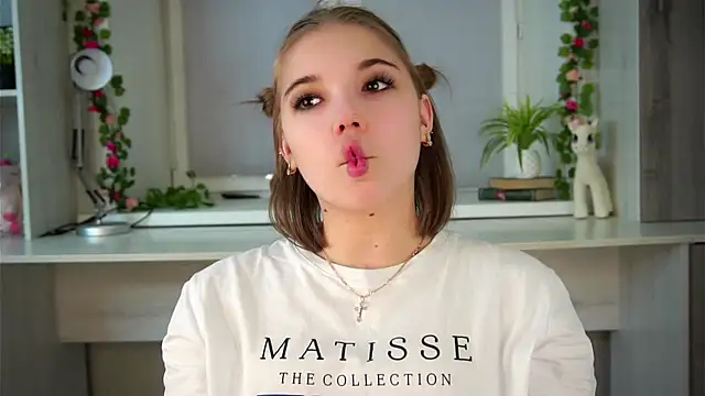 Snapshot of SolBurri chatting on December 2025 01:46:02 AM SolBurri online show from December 2025 01:46:02 AM