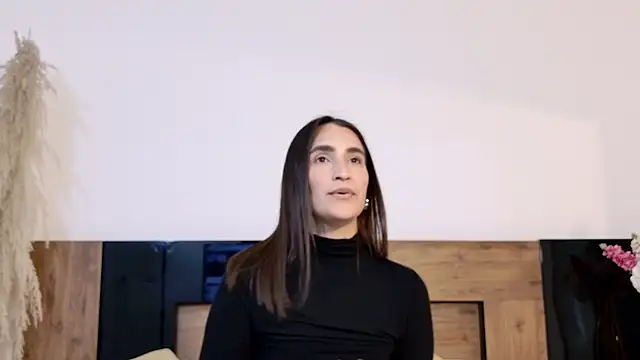 LucyHanks online show from April 2026 01:41:02 PM
