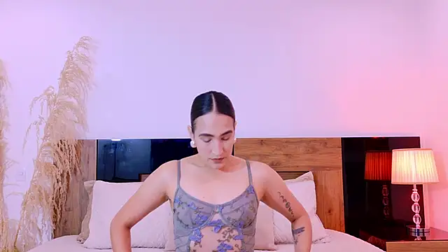 LucyHanks online show from May 2026 01:40:01 PM