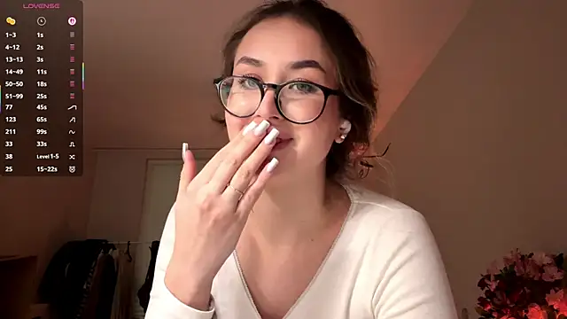 Snapshot of KiraBodrick chatting on February 2026 04:05:02 PM KiraBodrick online show from February 2026 04:05:02 PM