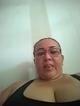 Nini Love  online show from April 2026 07:33:02 PM