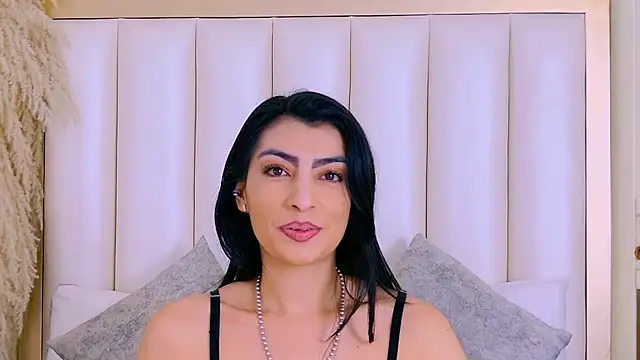 NinnaPiers online show from July 2026 11:39:02 AM