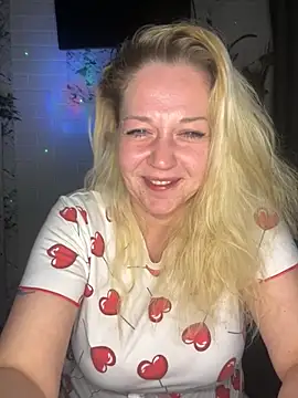 Snapshot of JenniferCarmen chatting on April 2026 07:21:02 PM JenniferCarmen online show from April 2026 07:21:02 PM