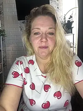 Snapshot of JenniferCarmen chatting on April 2026 02:15:01 AM JenniferCarmen online show from April 2026 02:15:01 AM