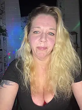 Snapshot of JenniferCarmen chatting on May 2026 04:34:02 PM JenniferCarmen online show from May 2026 04:34:02 PM