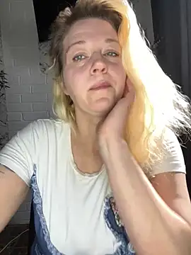 Snapshot of JenniferCarmen chatting on May 2026 02:17:02 AM JenniferCarmen online show from May 2026 02:17:02 AM