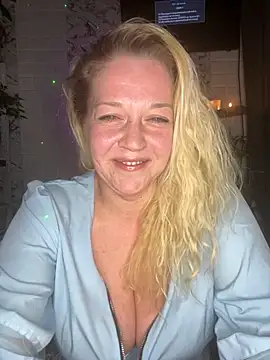 Snapshot of JenniferCarmen chatting on May 2026 04:17:02 PM JenniferCarmen online show from May 2026 04:17:02 PM