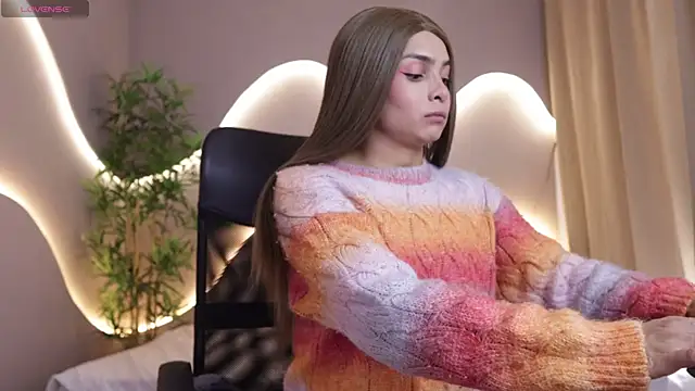 Snapshot of simone_sky chatting on January 2026 09:18:01 PM simone sky online show from January 2026 09:18:01 PM