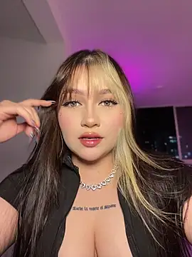 Snapshot of Daniela_ruizz chatting on May 2026 12:50:01 AM Daniela ruizz online show from May 2026 12:50:01 AM