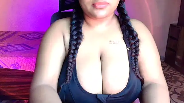 Snapshot of HEZALNUT chatting on July 2026 06:54:02 PM HEZALNUT online show from July 2026 06:54:02 PM