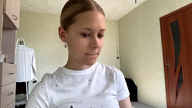 ZaidaSchwarten online show from March 2026 01:05:01 PM