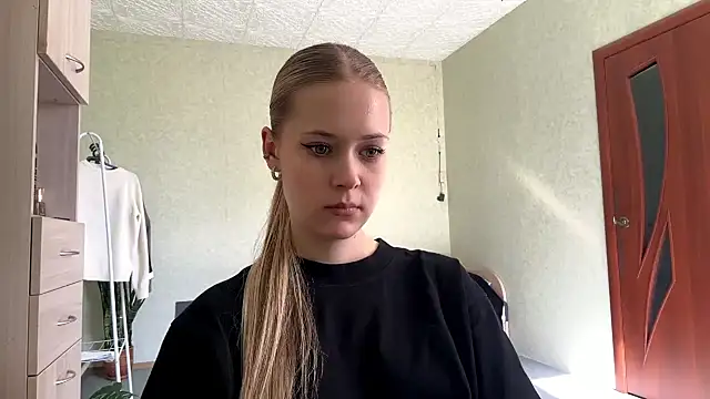 Snapshot of ZaidaSchwarten chatting on April 2026 01:13:01 PM ZaidaSchwarten online show from April 2026 01:13:01 PM