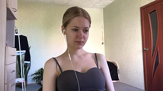 Snapshot of ZaidaSchwarten chatting on May 2026 05:23:02 AM ZaidaSchwarten online show from May 2026 05:23:02 AM