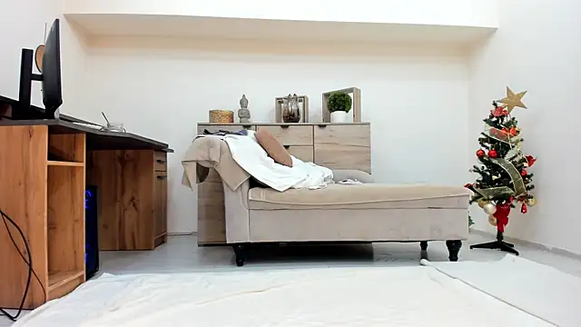 Snapshot of classy_medea chatting on December 2025 01:55:01 AM classy medea online show from December 2025 01:55:01 AM