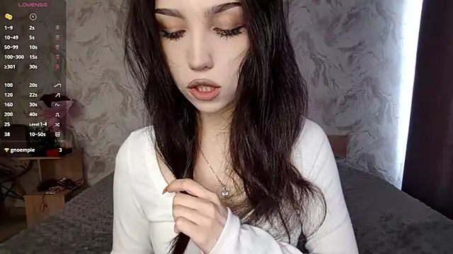 Qwami Amie online show from April 2026 06:55:02 AM