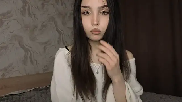 Qwami Amie online show from May 2026 04:04:02 PM