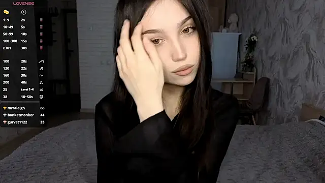 Qwami Amie online show from May 2026 06:43:02 AM