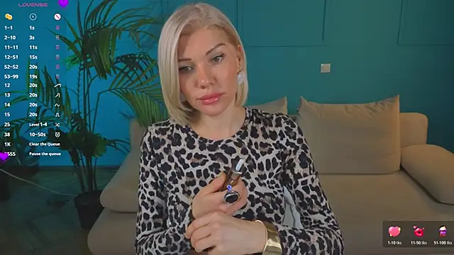 Lindsi Luvviv online show from June 2026 04:37:02 PM