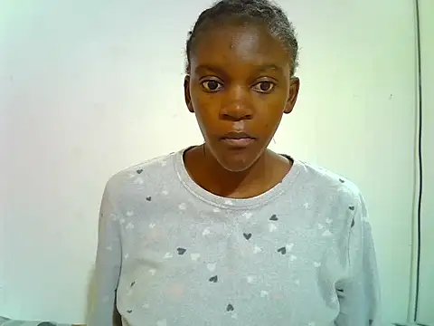 Snapshot of PetiteDoll_06 chatting on April 2026 05:40:01 AM PetiteDoll 06 online show from April 2026 05:40:01 AM