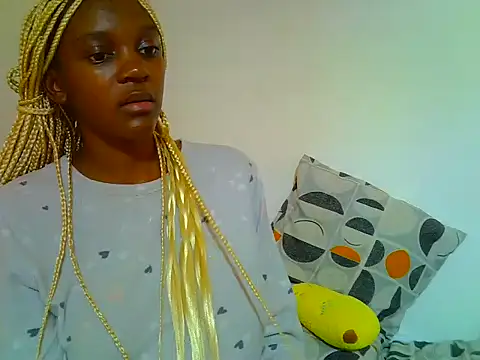 Snapshot of PetiteDoll_06 chatting on April 2026 02:14:02 PM PetiteDoll 06 online show from April 2026 02:14:02 PM