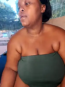 Snapshot of ChoklitBerryXX chatting on April 2026 05:01:02 AM ChoklitBerryXX online show from April 2026 05:01:02 AM