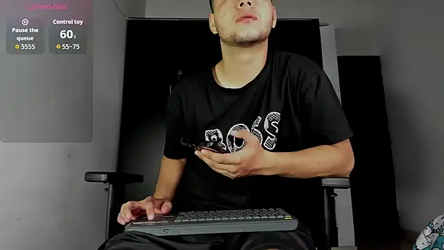 Liam Mateo online show from December 2025 03:47:02 AM