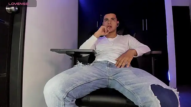 Liam Mateo online show from March 2026 12:37:02 AM