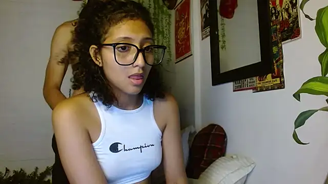 Snapshot of SweetEmxxx chatting on February 2026 12:01:01 AM SweetEmxxx online show from February 2026 12:01:01 AM