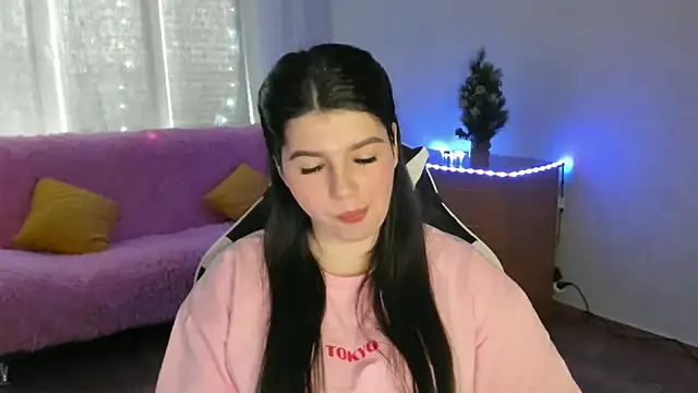 Snapshot of KisaModel chatting on February 2026 08:07:02 AM KisaModel online show from February 2026 08:07:02 AM