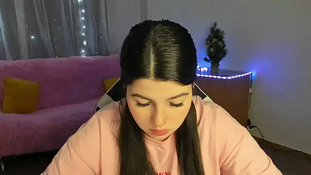 Snapshot of KisaModel chatting on February 2026 12:37:02 AM KisaModel online show from February 2026 12:37:02 AM