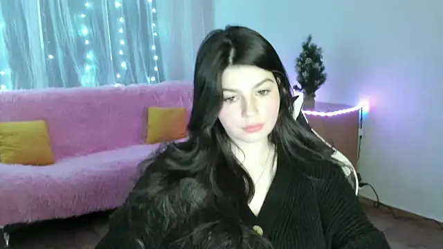 Snapshot of KisaModel chatting on February 2026 01:33:01 AM KisaModel online show from February 2026 01:33:01 AM