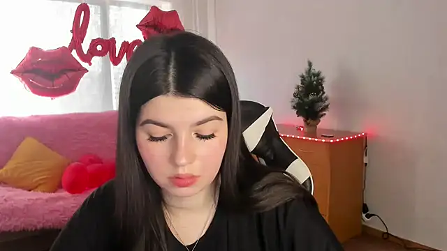 Snapshot of KisaModel chatting on February 2026 07:37:01 AM KisaModel online show from February 2026 07:37:01 AM