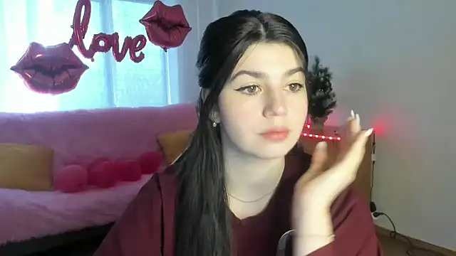 Snapshot of KisaModel chatting on February 2026 08:02:01 AM KisaModel online show from February 2026 08:02:01 AM