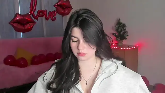 Snapshot of KisaModel chatting on February 2026 01:15:02 AM KisaModel online show from February 2026 01:15:02 AM