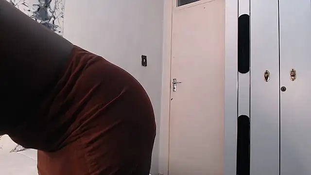 CurvyJ255 online show from July 2026 01:27:01 PM