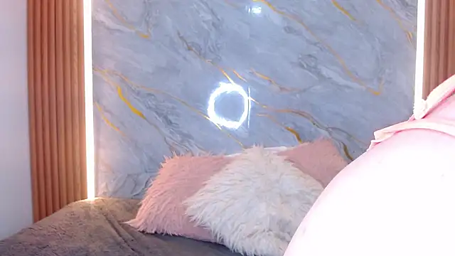 Snapshot of rebecagoldene chatting on March 2026 08:37:01 AM rebecagoldene online show from March 2026 08:37:01 AM