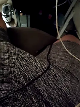 Snapshot of EL_Y_ELLA chatting on December 2025 01:41:02 PM EL Y ELLA online show from December 2025 01:41:02 PM