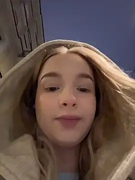 Snapshot of -teenytiny- chatting on December 2025 01:51:01 PM -teenytiny- online show from December 2025 01:51:01 PM