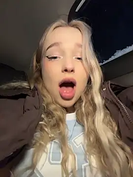 Snapshot of -teenytiny- chatting on January 2026 08:11:02 PM -teenytiny- online show from January 2026 08:11:02 PM