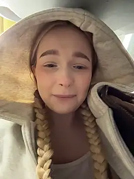 Snapshot of -teenytiny- chatting on February 2026 04:54:01 PM -teenytiny- online show from February 2026 04:54:01 PM