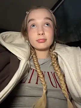 Snapshot of -teenytiny- chatting on February 2026 03:39:02 PM -teenytiny- online show from February 2026 03:39:02 PM