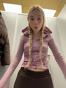 Snapshot of -teenytiny- chatting on February 2026 04:24:02 PM -teenytiny- online show from February 2026 04:24:02 PM