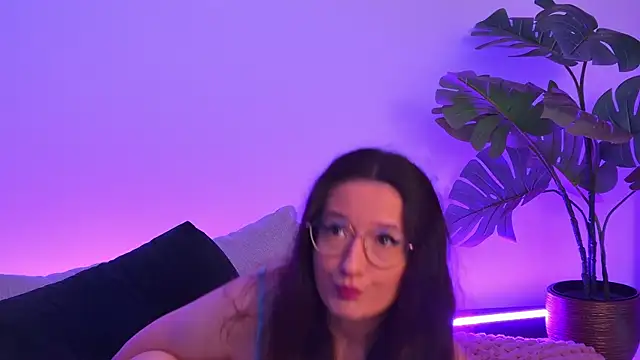TheaMalekoo online show from May 2026 06:53:01 AM