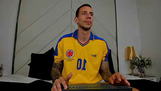 J king   online show from June 2026 11:31:01 PM
