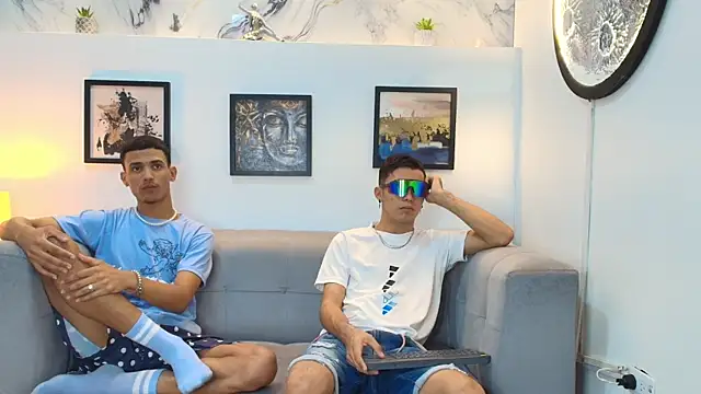 Snapshot of YOUNG_GUYS1 chatting on December 2025 01:25:02 AM YOUNG GUYS1 online show from December 2025 01:25:02 AM