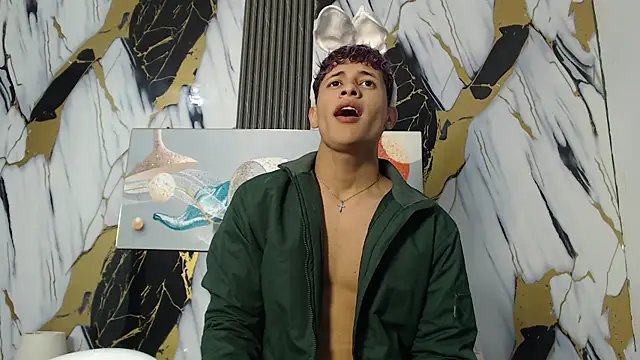 Snapshot of YOUNG_GUYS1 chatting on February 2026 01:35:02 AM YOUNG GUYS1 online show from February 2026 01:35:02 AM