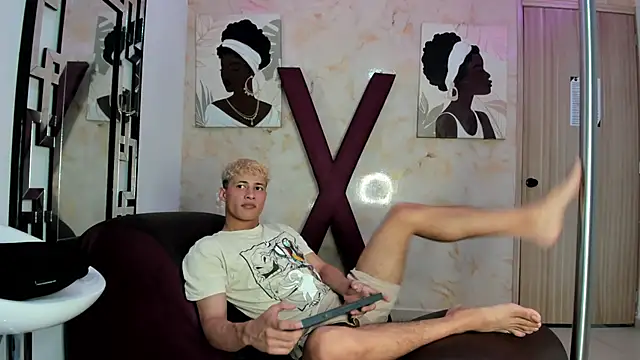 YOUNG GUYS1 online show from April 2026 07:24:02 AM